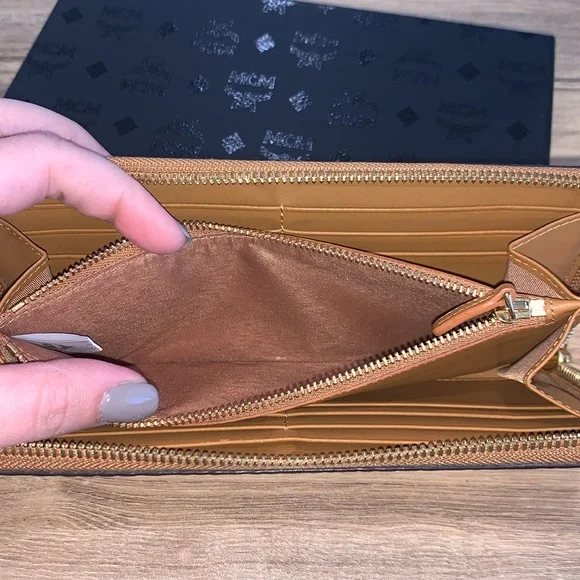 MCM cognac wallet - Picture 3 of 8